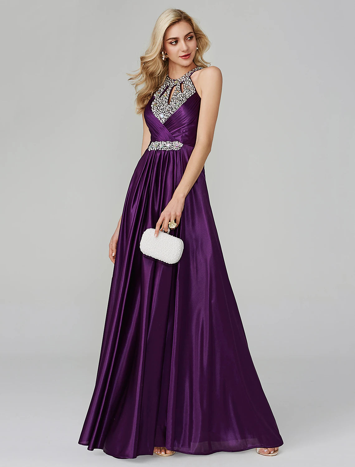 A-Linie Kleines Schwarzes Kleid Partykleidung Hochzeitsgast Bodenlang Ärmellos Neckholder Seide Rückenfrei mit Kristallen Pailletten
